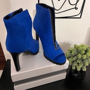 Size 12- BarIII booties with open toe -like new